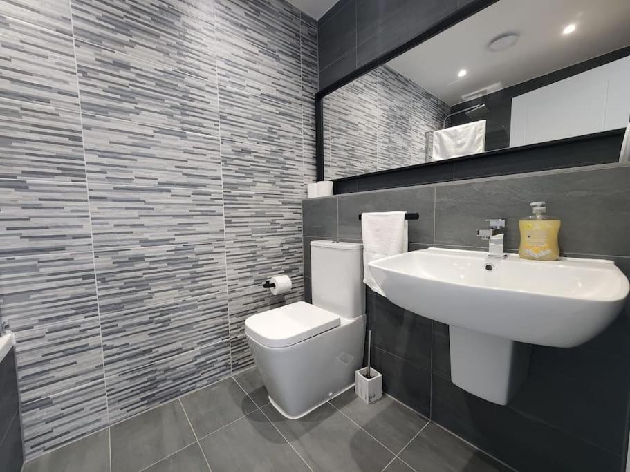 Paradigm Court, Modern 2-Bedroom Apartment F2, Oxford Kültér fotó