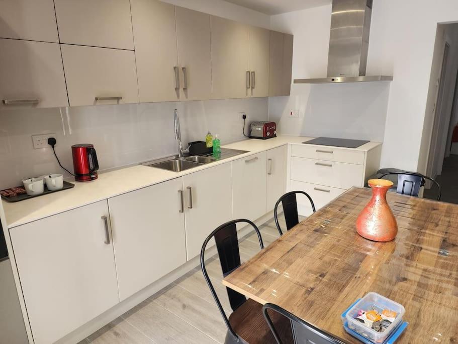 Paradigm Court, Modern 2-Bedroom Apartment F2, Oxford Kültér fotó